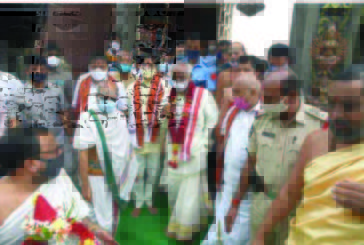 దుర్గమ్మను దర్శించిన హిమాచల్‌ప్రదేశ్‌ రాష్ట్ర గవర్నర్‌ దత్తాత్రేయ