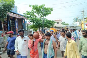 తండ్రికి కర్మకాండలు నిర్వహించిన కుమార్తె