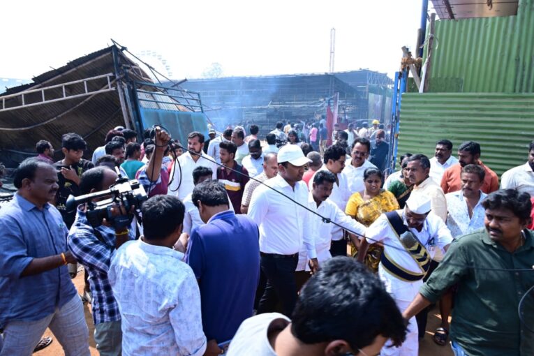 అగ్ని ప్రమాదానికి గురైన ఎగ్జిబిషన్ పరిశీలన