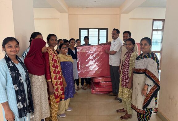 ఆర్జీయూకేటీ (IIIT) నూజివీడు విద్యార్థులకు పరుపుల పంపిణీ